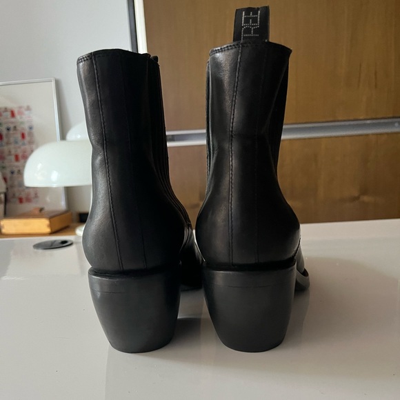 Gorgeous FREE LANCE Paris Chelsea boots size 8 - retail $1299 as new - Picture 14 of 16